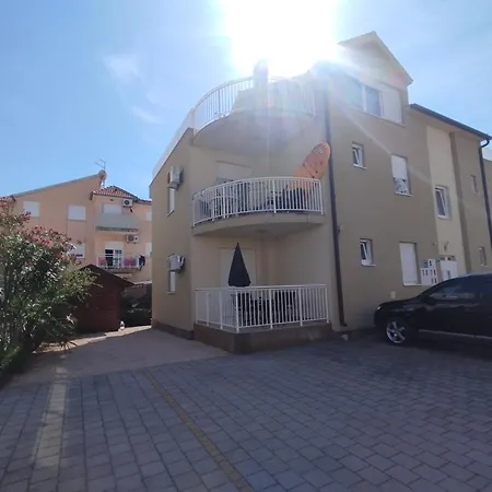Apartment Ivancica 2 *